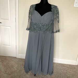 BEAUTIFUL GRAY BEADED DRESS SIZE 20W